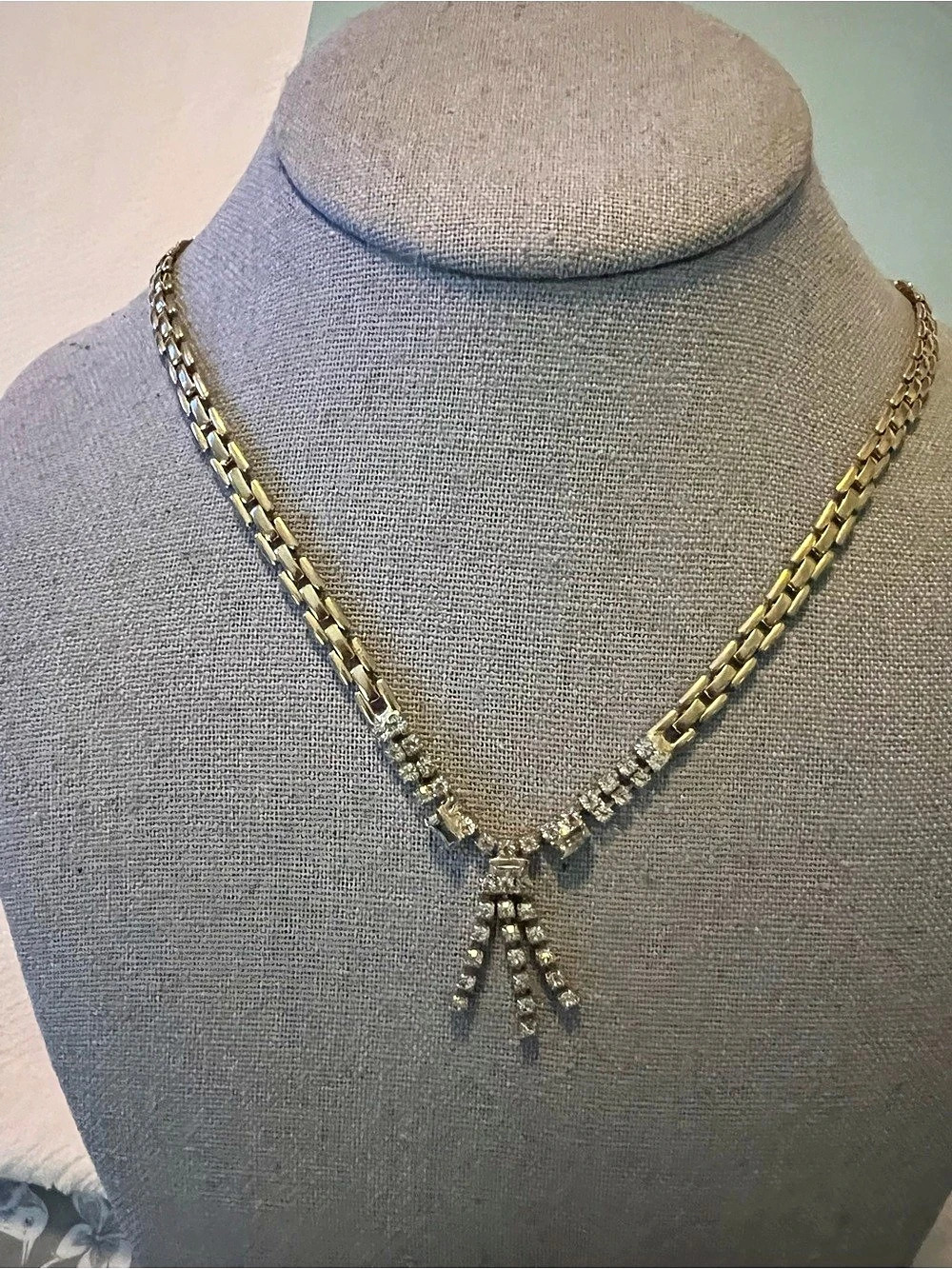 Vintage Gold-Tone  Rhinestone Pendant Necklace